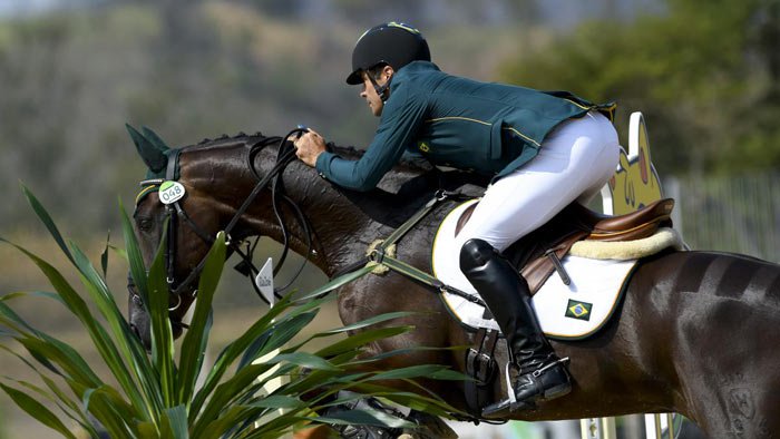 SUSTO NO HIPISMO Brasileiro cai durante prova do Pan-Americano