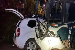 NOROESTE Quatro pessoas morrem em colis?o frontal de ?nibus e ve?culo de Londrina em Maring? imagens/thumbs/10-02-2020_Colisao_Frontal.jpg
